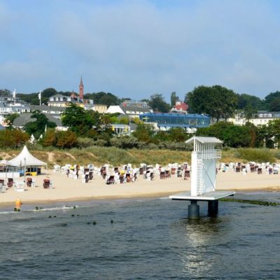 Rügen Strand Ferienhaus Vermietung 800px